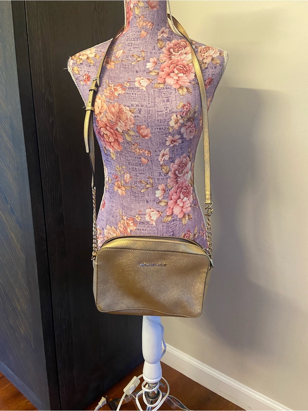 Michael kors gold crossbody bag